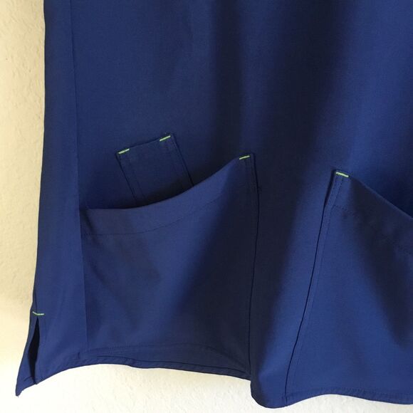 Navy blue size small ‘Med Couture’ women’s scrub top quick dry stretchy work S - Picture 4 of 6